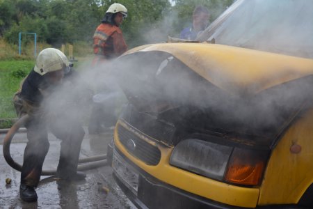 У Мукачеві та Ужгороді рятувальники ліквідували загорання автомобілів