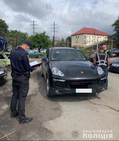 Автомобіль, що розшукувався як викрадений у Словаччині, виявили на Закарпатті (ФОТО)