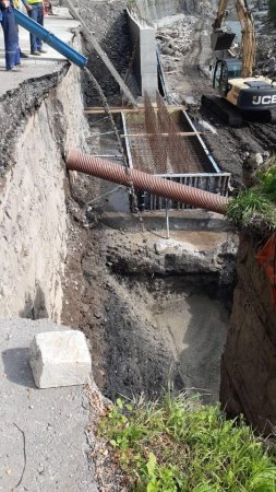 На Рахівщині тривають роботи по відновленню й будівництву підпірної стіни (Фото)