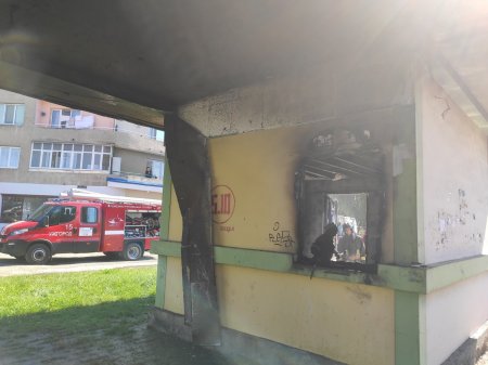 В Ужгороді горіла будівля недіючої автобусної зупинки