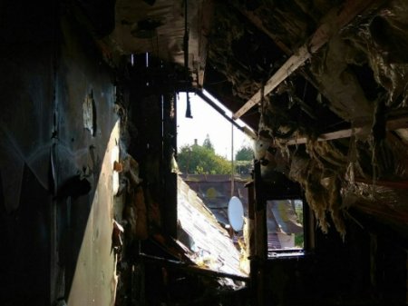 На Закарпатті вогонь охопив житловий будинок (фото)