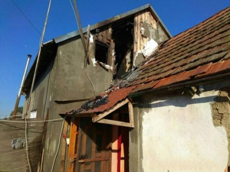 На Закарпатті вогонь охопив житловий будинок (фото)