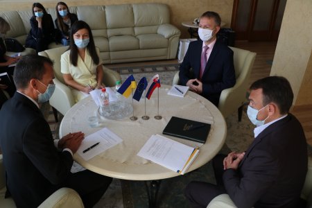 Голова Закарпатської ОДА  зустрівся із генеральним консулом Словаччини Павлом Панісом
