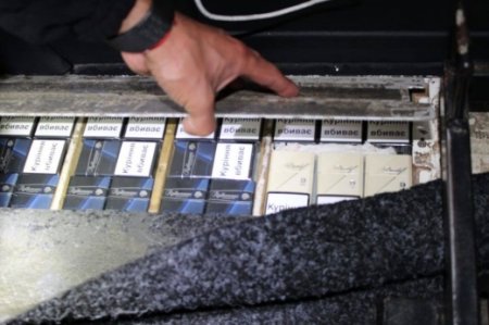 На пункті пропуску з Угорщиною у автобусі із заробітчанами,  знайшли сховок з сигаретами (фото)