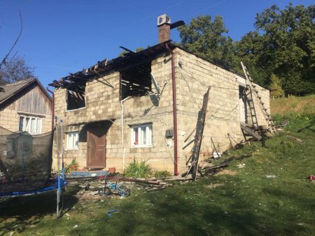 Страшна пожежа! Тячівські рятувальники ліквідували пожежу в житловому будинку