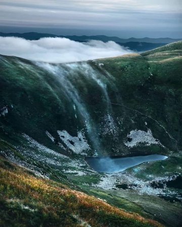  Хмари, немов водоспад: Неймовірний Бребенескул (Фото)