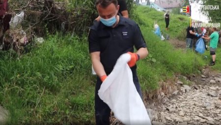 На Закарпаття їде міністр екології, прибирати сміття на Тисі: "Велике прибирання" узбережжя річки Тиса