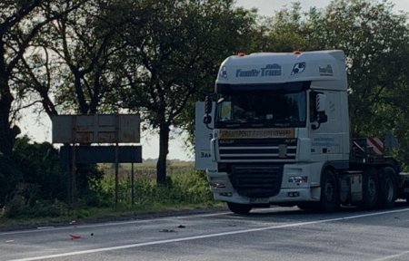 На  в'їзді в Мукачево трапилась ДТП: вантажівка наздогнала легковик (фото)