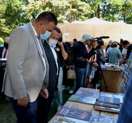 Михайло Рівіс: Книга – вічна в часі і  підтвердженням тому є  Біблія, яка передається із покоління в покоління