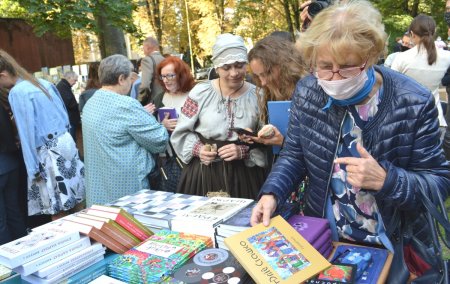 Михайло Рівіс: Книга – вічна в часі і  підтвердженням тому є  Біблія, яка передається із покоління в покоління