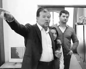 Міський голова Мукачева за допомогою бюджету підкуповує виборців та рекламує це в ЗМІ