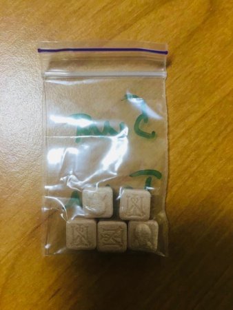 Поліцейські Дубівського відділення вилучили в мешканця Усть- Чорної наркотичну речовину «екстазі»