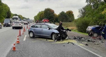 В масштабній ДТП на трасі Київ-Чоп загинуло 3 людей (фото)