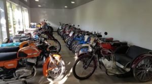 Закарпатець зібрав одну з найбільших в країні колекцій мопедів і мотоциклів (ВІДЕО)