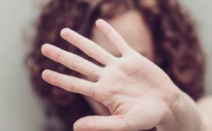 У 13 років народила від старого вітчима