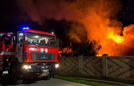 Вночі в с. Новоселиця спалахнула надвірна споруда