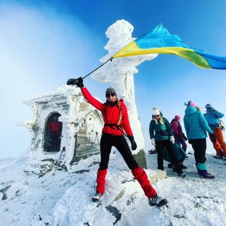 Карпати рясно засипає снігом (фото)