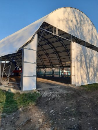 У Тячеві продовжують роботи з будівництва критого тенісного корту (фото)