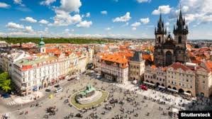 З 18 грудня Чехія посилює карантин: вводять нічну комендантську годину