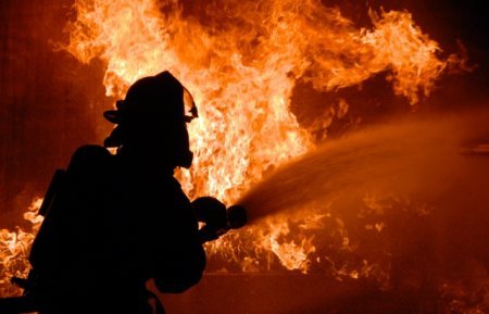 На Рахівщині згоріли товар та обладнання магазину