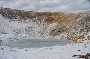 На Рахівщині група туристів піднялися на найвисокогірніше озеро Бребенеску щоб потанцювати (ВІДЕО)