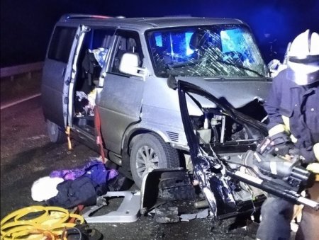 Закарпатці вночі потрапили у страшну ДТП. Постраждало багато людей