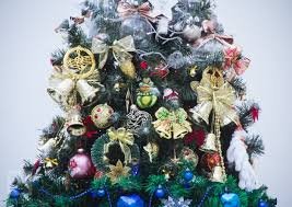 Неймовірна краса: ялинкові іграшки зі скла (відео)