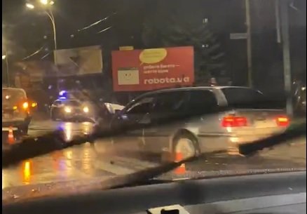 В Ужгороді ДТП, на місці події - три "швидкі" (ВІДЕО)