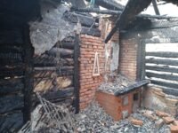 Будинок згорів у новорічну ніч: сім'ї з Рахова потрібна допомога (Фото)