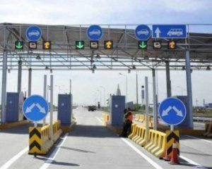 Чиновникам — безкоштовно, сиротам і ветеранам — за гроші: розказали про платні дороги в Україні