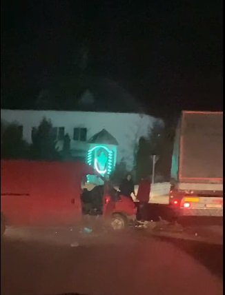 На Закарпатті мікроавтобус розтрощило в ДТП (ФОТО)