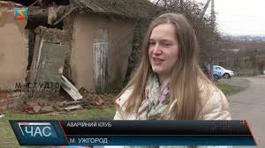 Ужгородці скаржаться на аварійну споруду, що стала прихистком для безхатьків