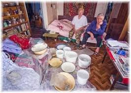 В Ужгороді жителів поверхівки заливає - тече дах (відео)