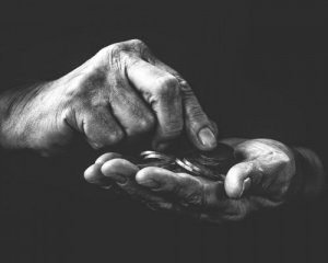 На Закарпатті батьки змушували жебракувати своїх дітей і відбирали всі гроші