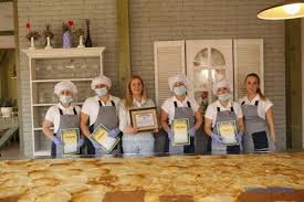 В Ужгороді встановили рекорд України, приготувавши найбільший млинець (фото)