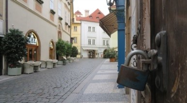 Чеський уряд не планує відкрити магазини перед Великоднем