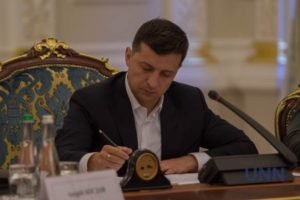 Зеленський ввів у дію рішення РНБО щодо санкцій проти контрабандистів, зокрема з Закарпаття