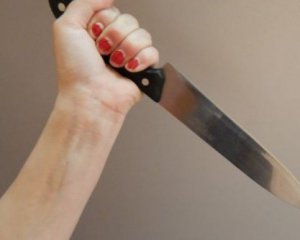 Медсестра перерізала горло 4 пацієнтам та розповіла про це чоловіку