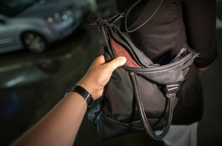 У Виноградові пограбували жінку, яка їхала на велосипеді