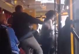 Поліцейські повідомили про підозру ужгородцю, який побив жінку в маршрутному автобусі