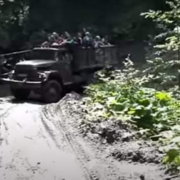 На Рахівщині  перекинулася вантажівка набита людьми