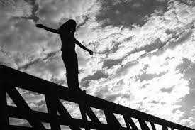 Ужгородські патрульні врятували жінку, яка намагалася покінчити життя самогубством