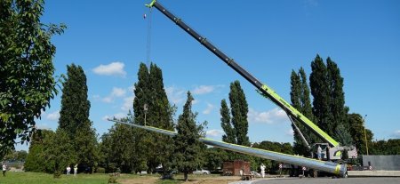 В Ужгороді встановлюють найбільший на Закарпатті прапор