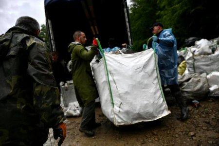 Унікальне закарпатське Теребля-Ріцьке водосховище знову у смітті (фото)
