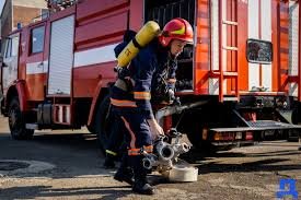 Дожилися: В Ужгороді в під'їзді багатоповерхівки згоріло сміття