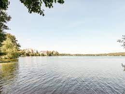 "Тато рибалив поруч": прикрий інцидент стався на озері в Ужгороді (ВІДЕО)