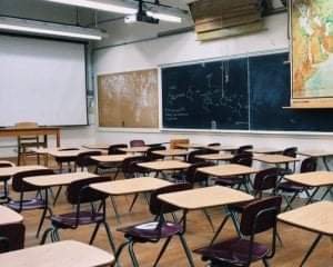 Закриють на карантин: школи почали відмовлятися від "дистанційки"