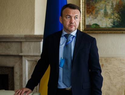 Олексій Петрова вважає своє відсторонення незаконним і через те що депутати не проспівали гімн