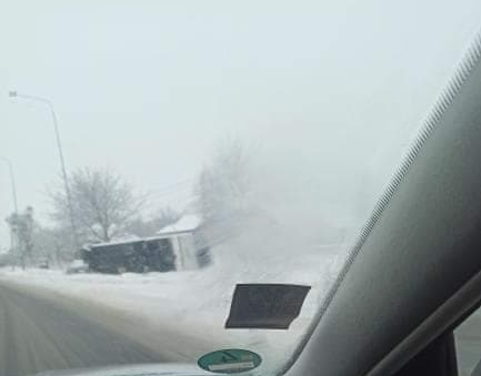 На трасі Київ-Чоп перекинувся пасажирський автобус (ФОТО)
