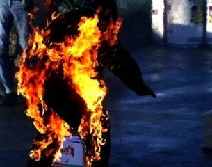 Опіки ІІ ступеня: В Ужгороді в недіючій будівлі ледь не згорів чоловік заживо